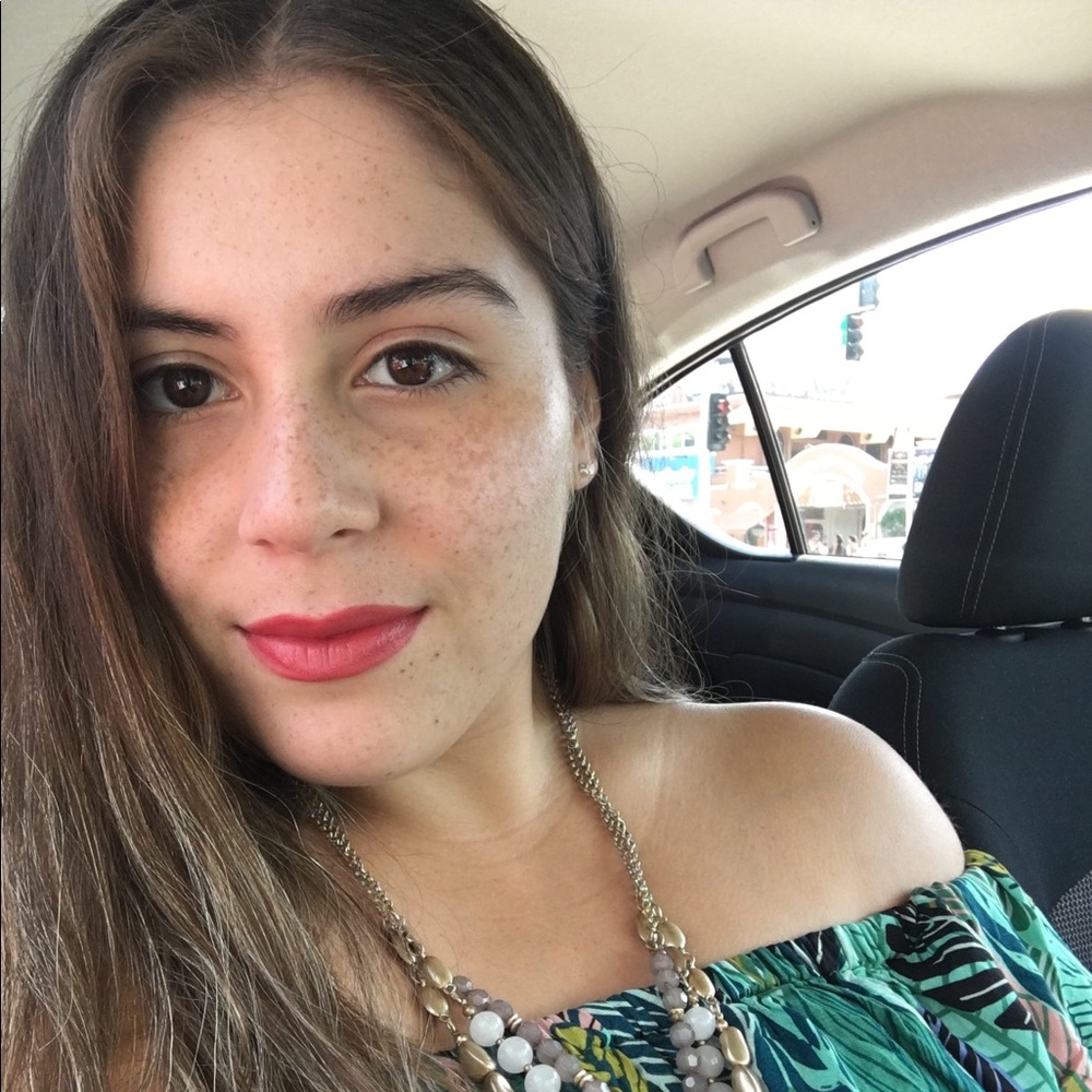 Meet your Posher, Alejandra